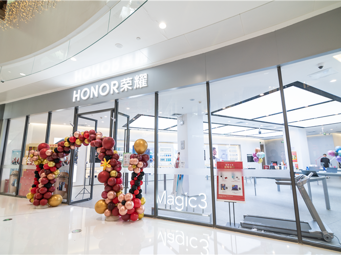 華業(yè)逗號立方榮耀授權體驗店
